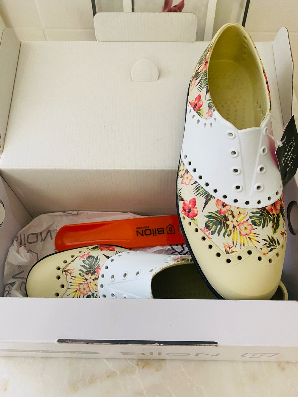 Floral White and Yellow Women's Golf Oxford Shoes